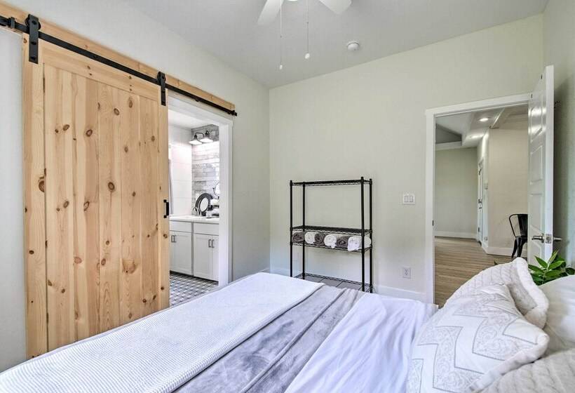 Bright Home W/ Fire Pit, Near Back 40 Trail!