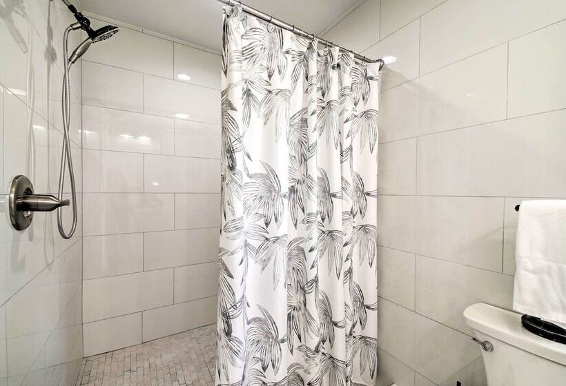 Bright Home W/ Fire Pit, Near Back 40 Trail!