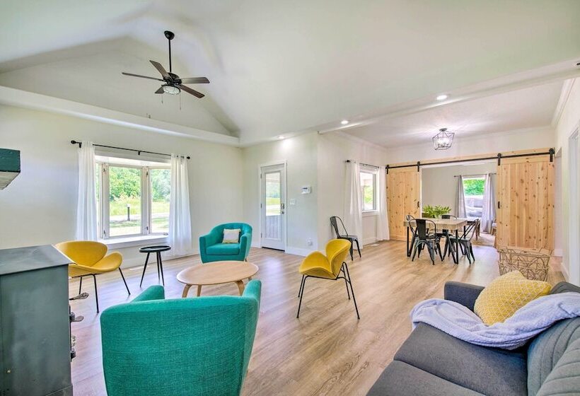 Bright Home W/ Fire Pit, Near Back 40 Trail!