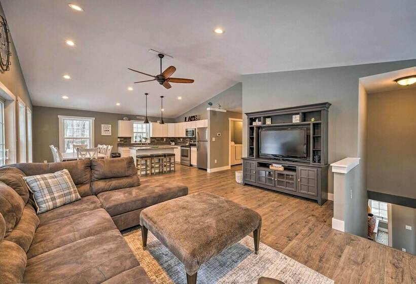 Bright Ludington Home < 1 Mi To Hamlin Lake