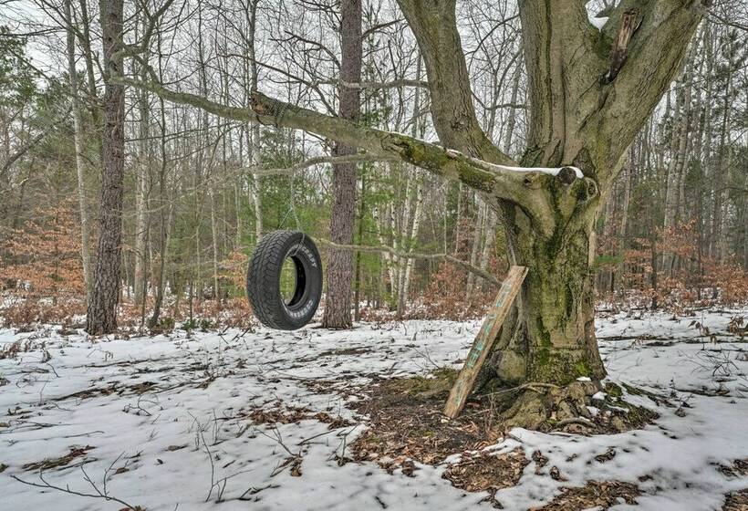 Bright Ludington Home < 1 Mi To Hamlin Lake