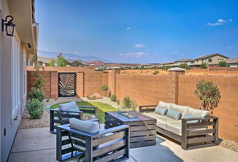 Community Pool & Private Hot Tub: Washington Home!