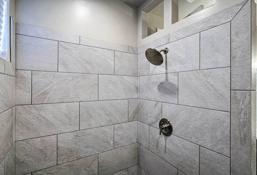 Community Pool & Private Hot Tub: Washington Home!