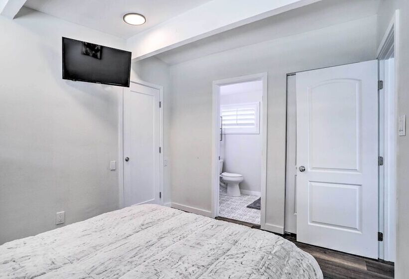 Brilliant Duplex   Walk To Downtown Palm Desert!