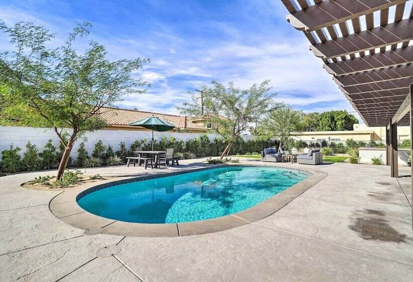 Brilliant Duplex   Walk To Downtown Palm Desert!