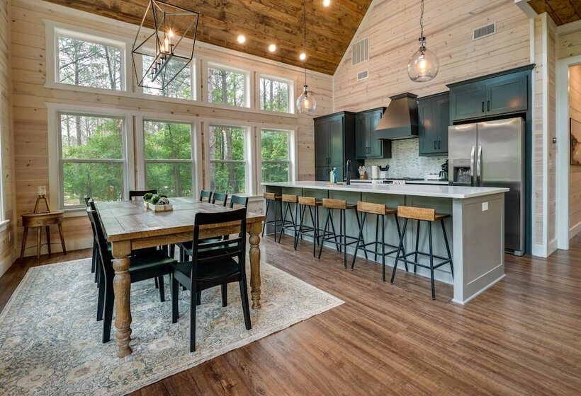 Broken Bow Cabin W/ Private In Law Suite & Hot Tub