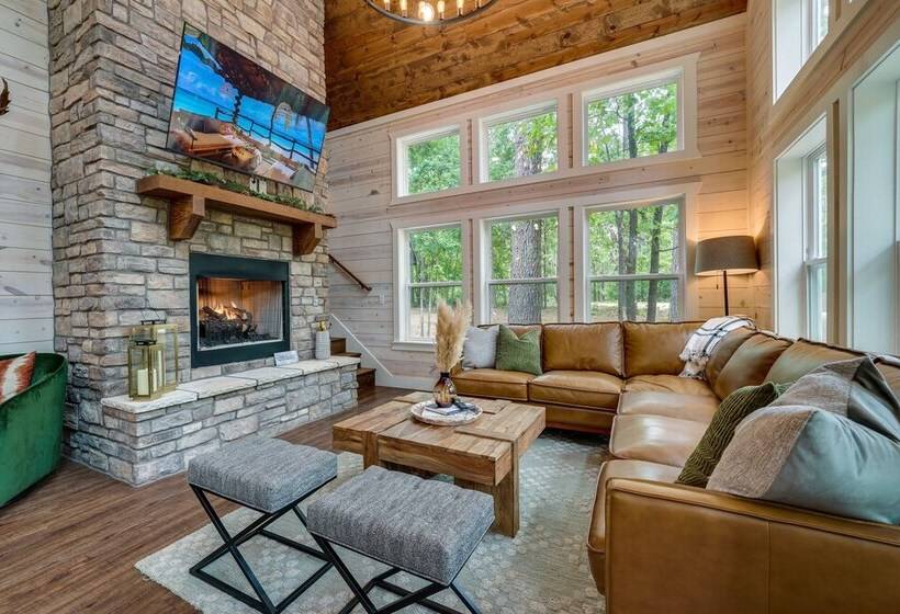 Broken Bow Cabin W/ Private In Law Suite & Hot Tub