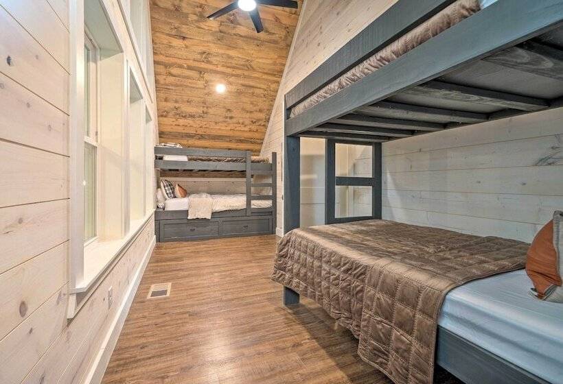 Broken Bow Cabin W/ Private In Law Suite & Hot Tub