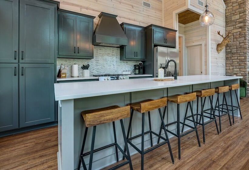 Broken Bow Cabin W/ Private In Law Suite & Hot Tub