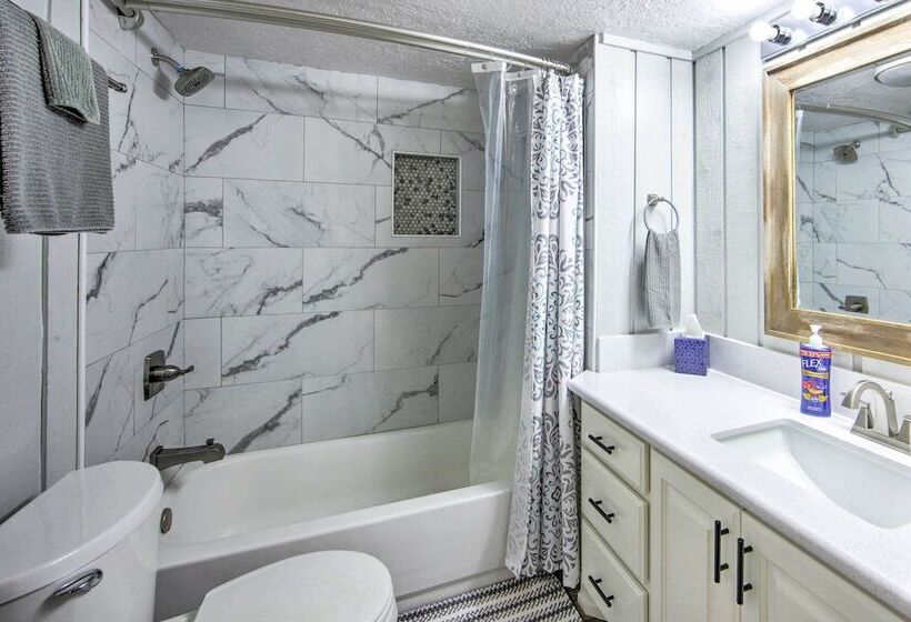 Brookeland Resort Cabin W/ Golf + Lake Access