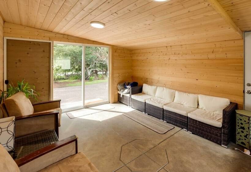 Brookings Home W/ Deck, 1/2 Mi To Harris Beach!