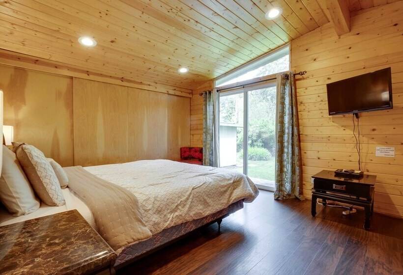 Brookings Home W/ Deck, 1/2 Mi To Harris Beach!