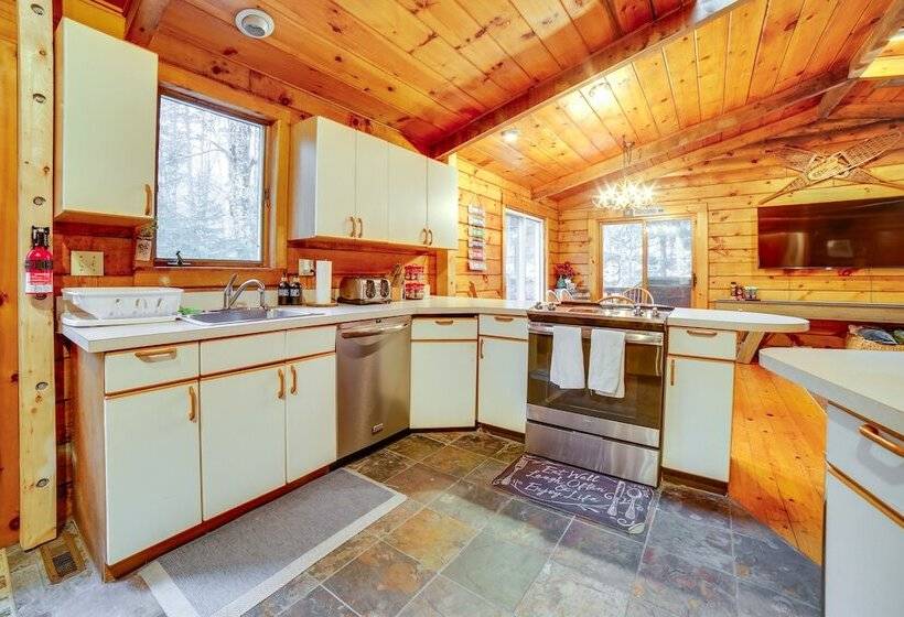 Three Bears Cabin  Btwn Mt Snow & Stratton Mtn!