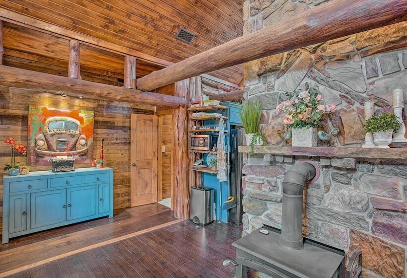 Caddo Log Cabin Retreat W/ Updated Interior!