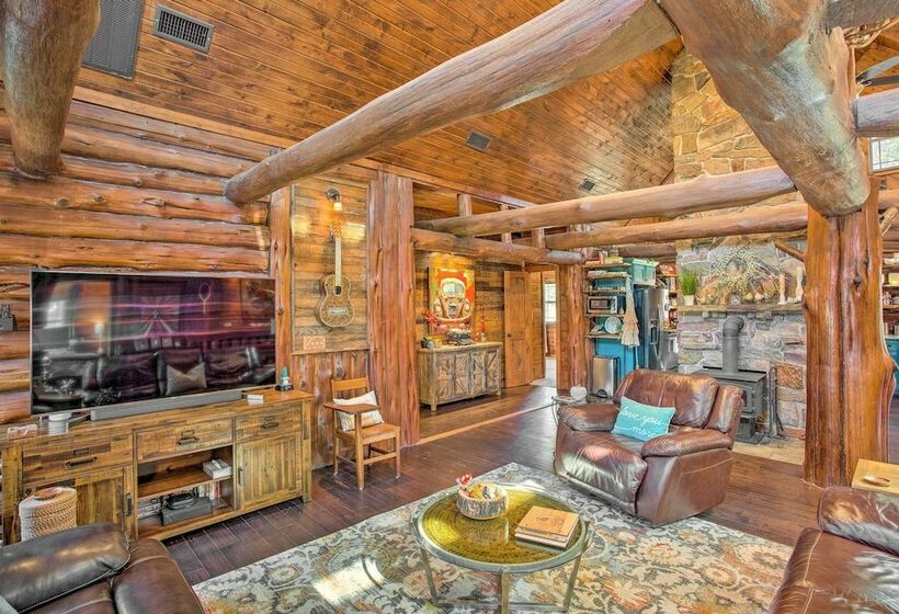 Caddo Log Cabin Retreat W/ Updated Interior!
