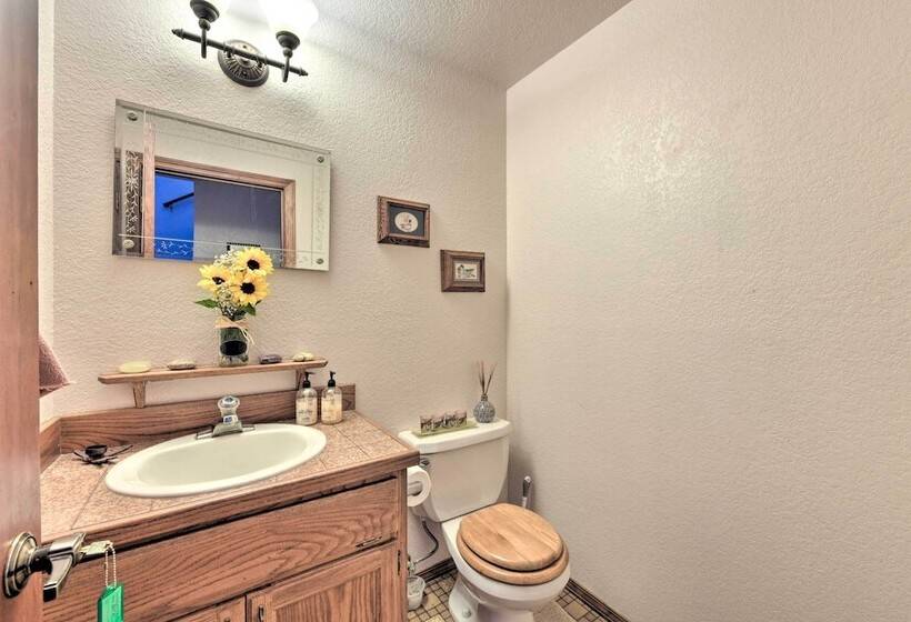 Camano Island Family House W/ Hot Tub & Deck!