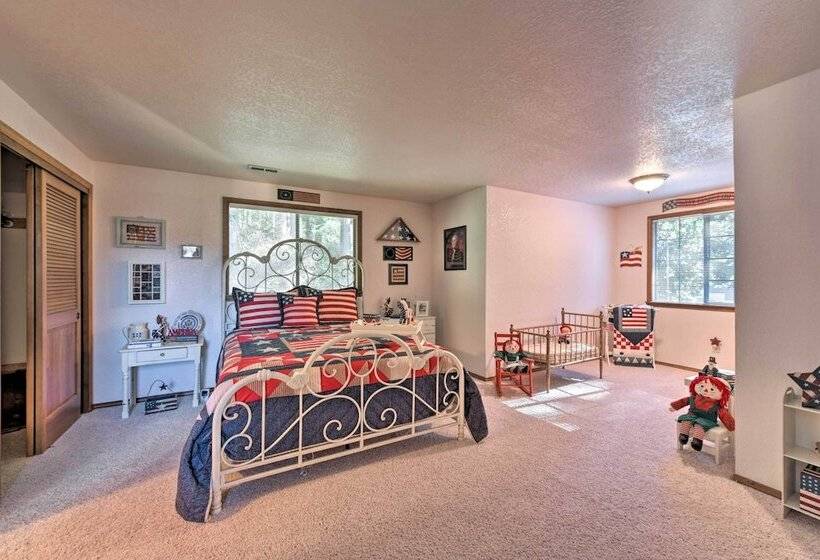 Camano Island Family House W/ Hot Tub & Deck!