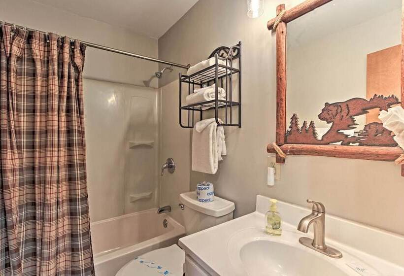 Camp Themed Sevierville Cabin W/ Hot Tub + Teepee!