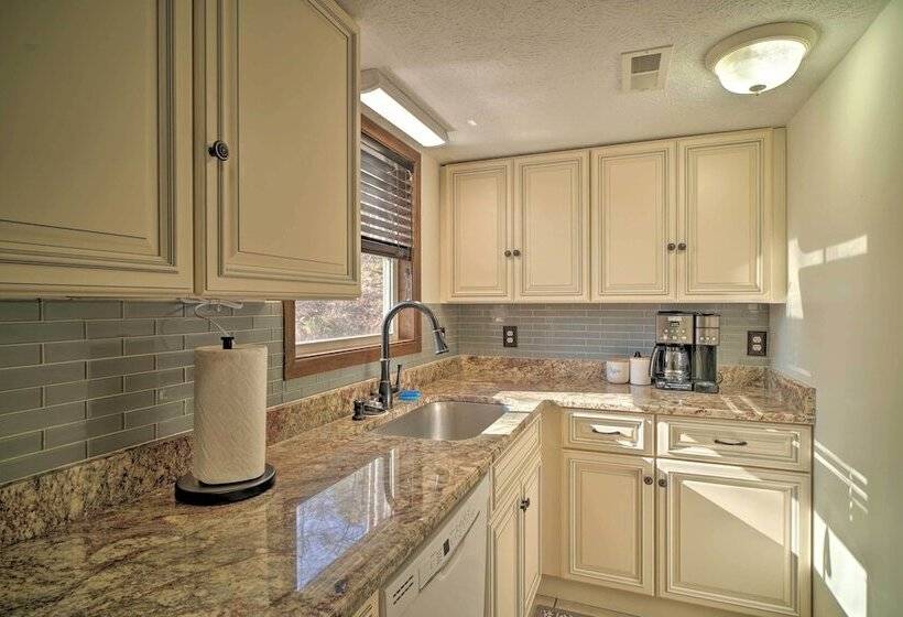 Caryville Home W/ Dock, Steps To Norris Lake!