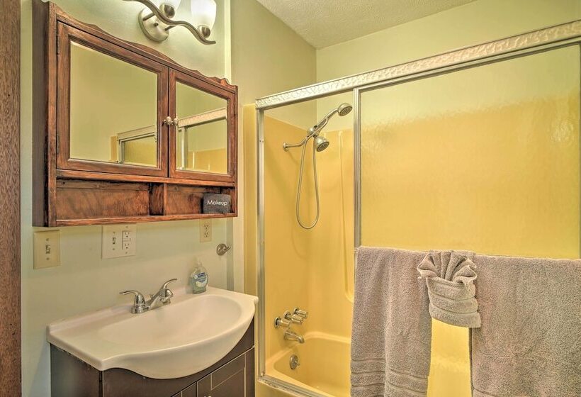 Caryville Home W/ Dock, Steps To Norris Lake!