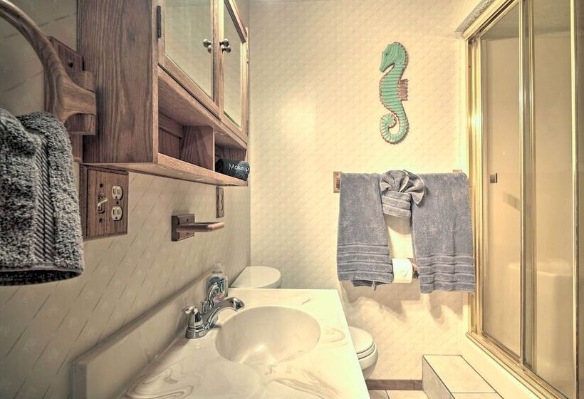 Caryville Home W/ Dock, Steps To Norris Lake!