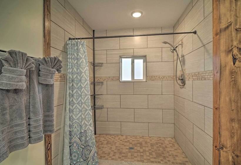 Caryville Home W/ Dock, Steps To Norris Lake!