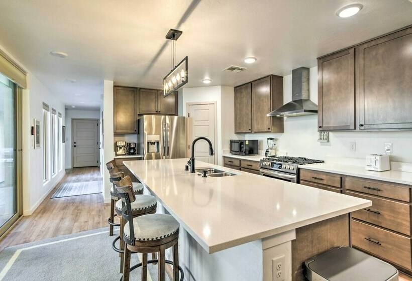 Casa Desert Rose  Home W/ Mtnviews & Hot Tub