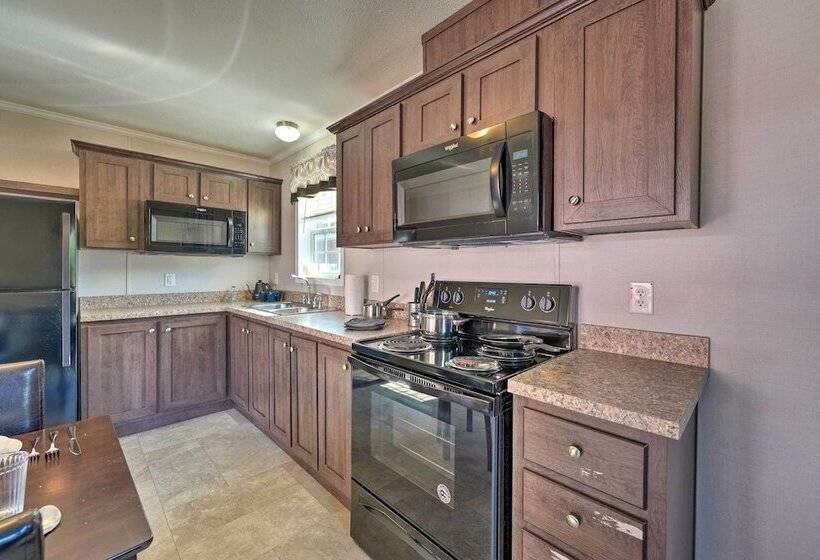 Cassopolis Cabin W/ On Site Fishing Pier!