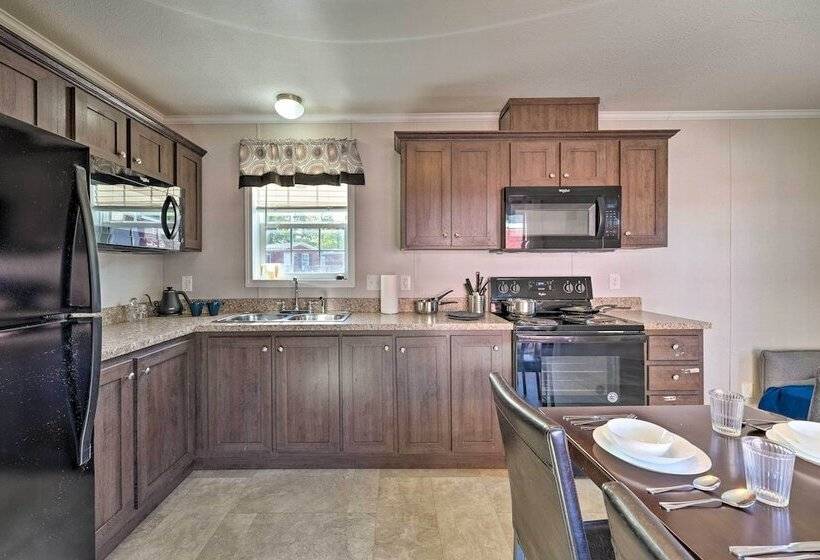 Cassopolis Cabin W/ On Site Fishing Pier!