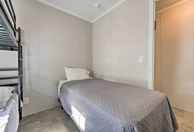 Cassopolis Cabin W/ On Site Fishing Pier!