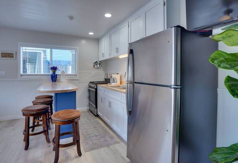 Catalina Island Duplex   Steps To Beach & Pier!