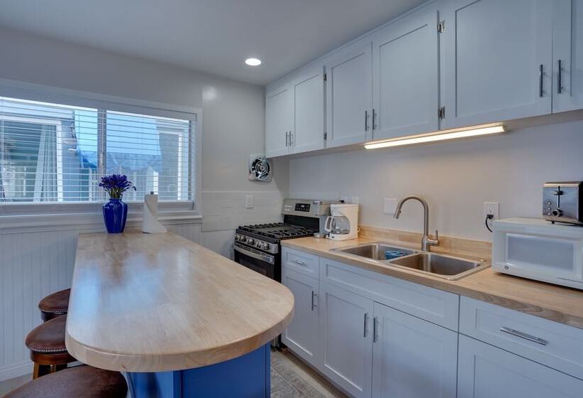 Catalina Island Duplex   Steps To Beach & Pier!