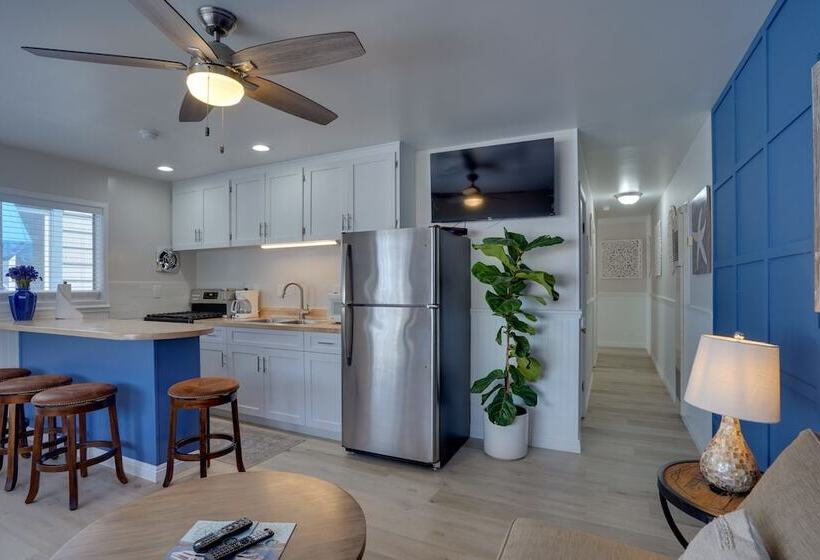 Catalina Island Duplex   Steps To Beach & Pier!