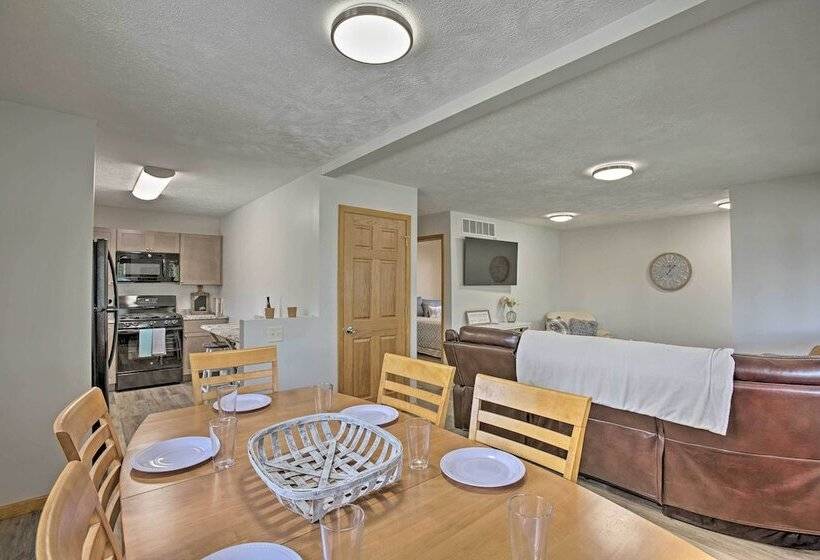 Cedar Home W/ Fire Pit & Grill ~3 Mi To Lakes