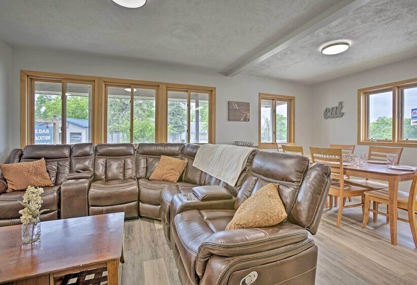 Cedar Home W/ Fire Pit & Grill ~3 Mi To Lakes