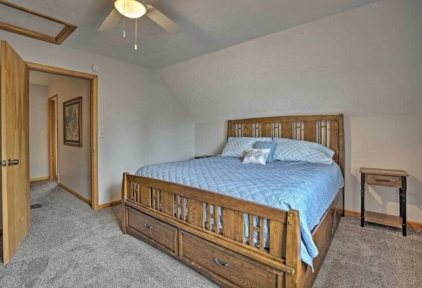 Cedar Home W/ Fire Pit & Grill ~3 Mi To Lakes