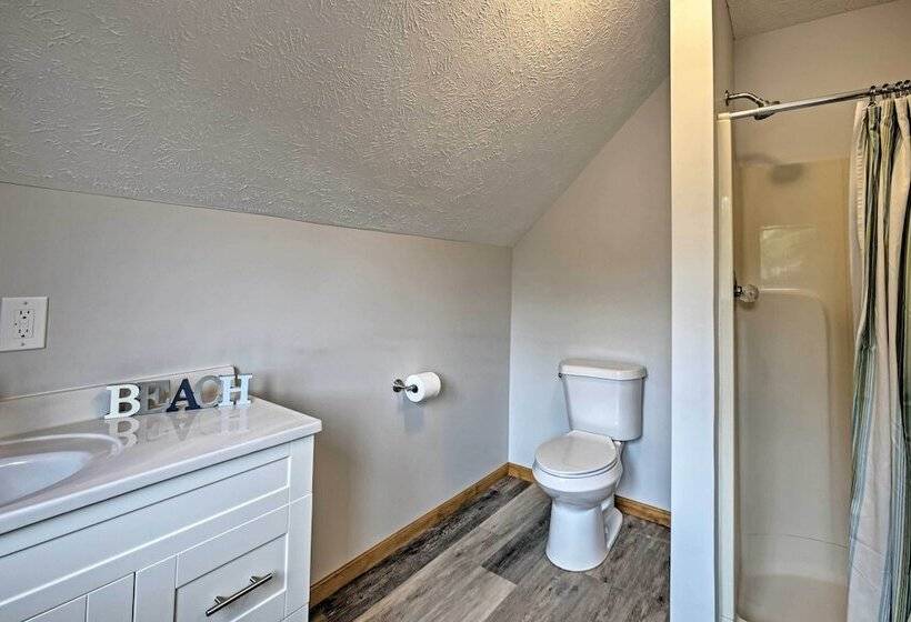 Cedar Home W/ Fire Pit & Grill ~3 Mi To Lakes