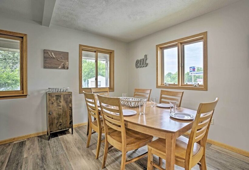 Cedar Home W/ Fire Pit & Grill ~3 Mi To Lakes