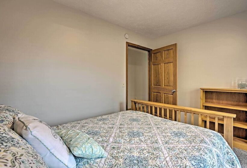 Cedar Home W/ Fire Pit & Grill ~3 Mi To Lakes