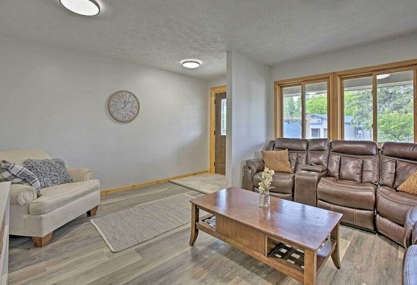 Cedar Home W/ Fire Pit & Grill ~3 Mi To Lakes