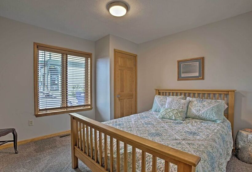 Cedar Home W/ Fire Pit & Grill ~3 Mi To Lakes