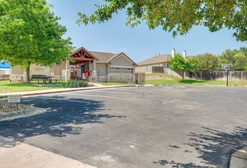 Centrally Located Kyle Home: Walk To Pool & Park!