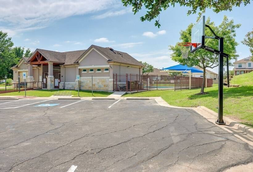 Centrally Located Kyle Home: Walk To Pool & Park!