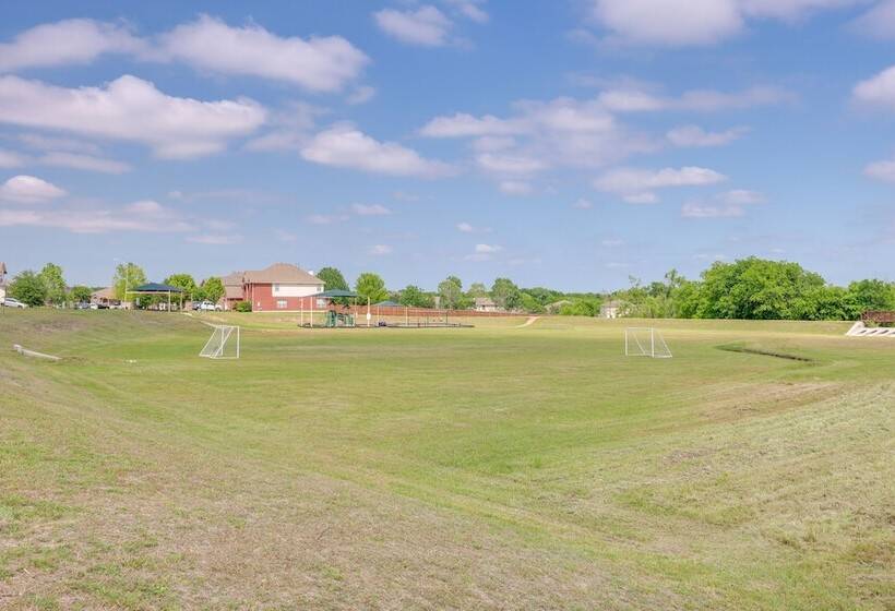 Centrally Located Kyle Home: Walk To Pool & Park!