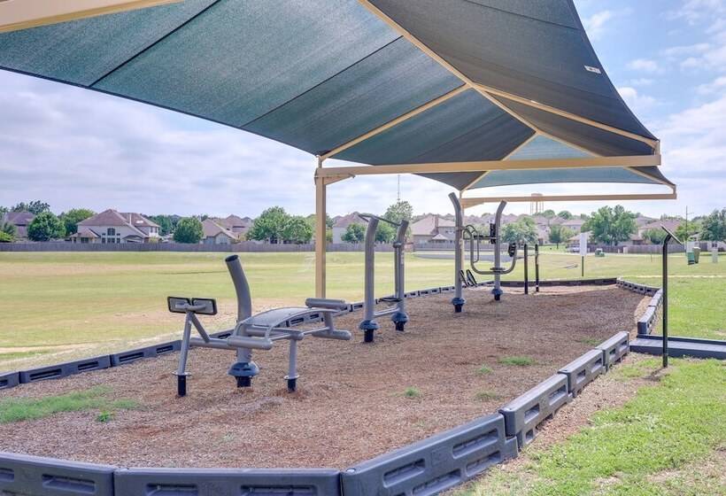 Centrally Located Kyle Home: Walk To Pool & Park!