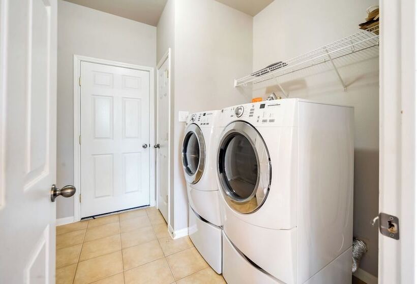 Centrally Located Kyle Home: Walk To Pool & Park!