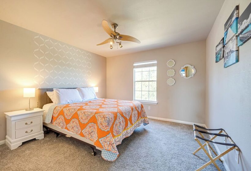 Centrally Located Kyle Home: Walk To Pool & Park!