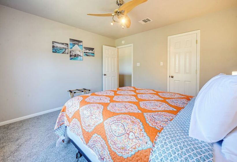 Centrally Located Kyle Home: Walk To Pool & Park!