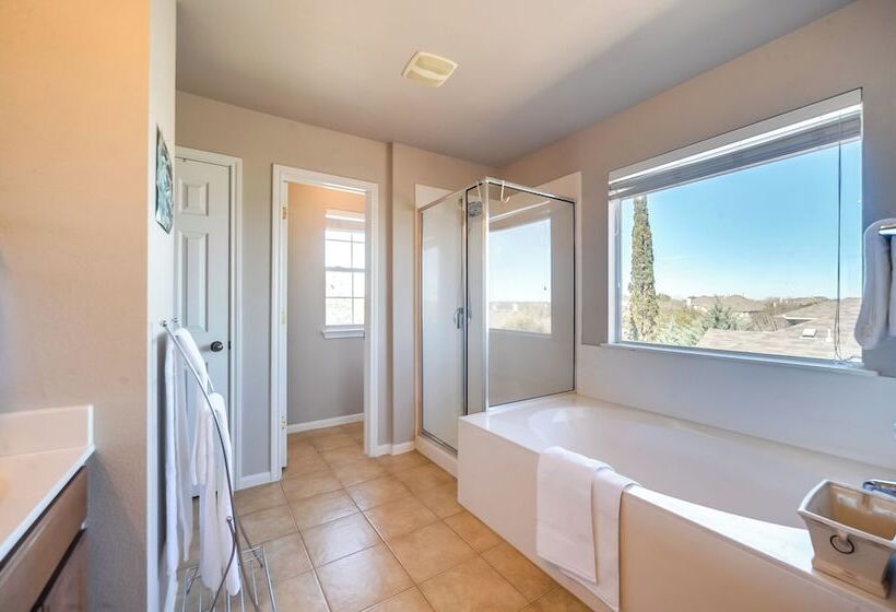 Centrally Located Kyle Home: Walk To Pool & Park!