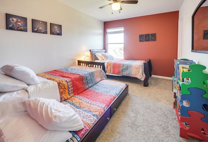 Centrally Located Kyle Home: Walk To Pool & Park!